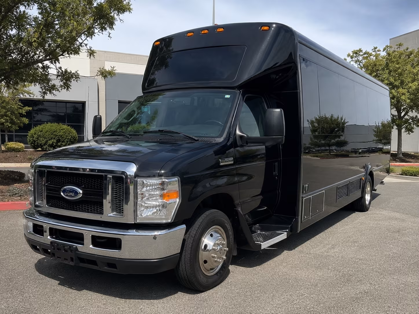 bus rentals for attendees arriving at kirkland from seattle and across king county