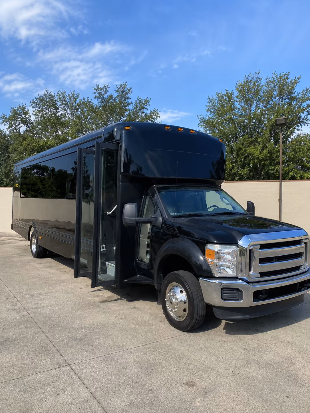 buses for college campus visits and high school field trips in kirkland