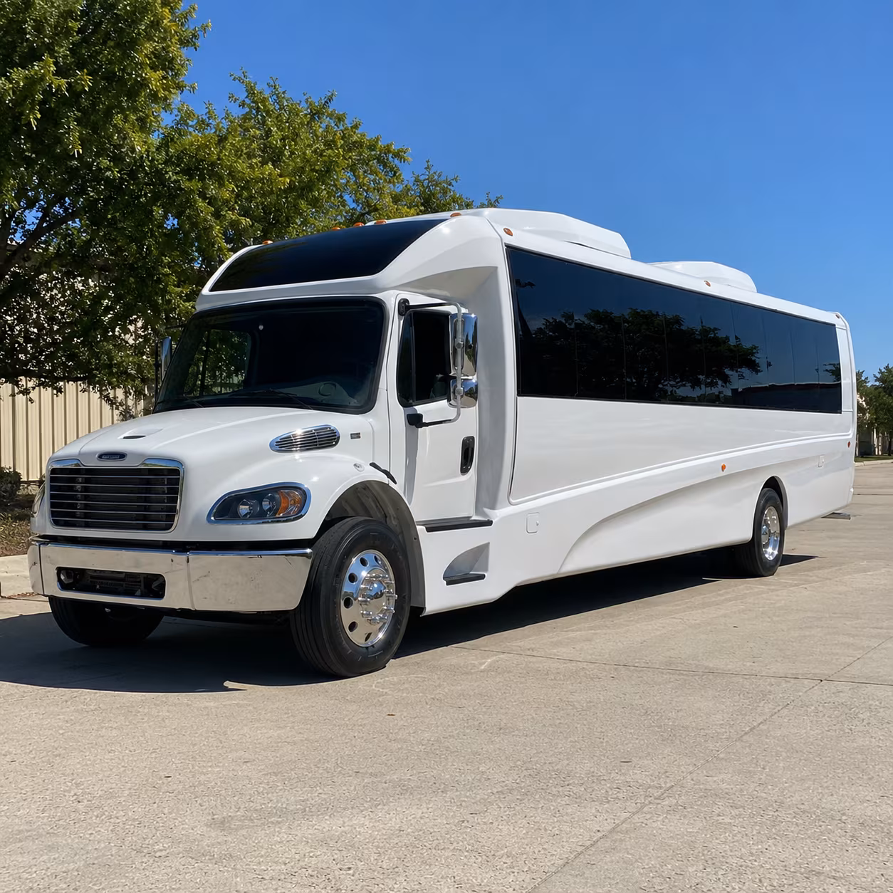 kirkland 20 passenger minibus