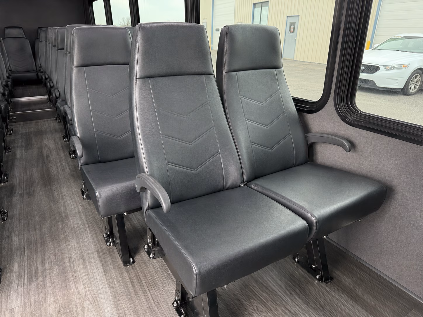 minibus rentals for kirkland high school prom groups